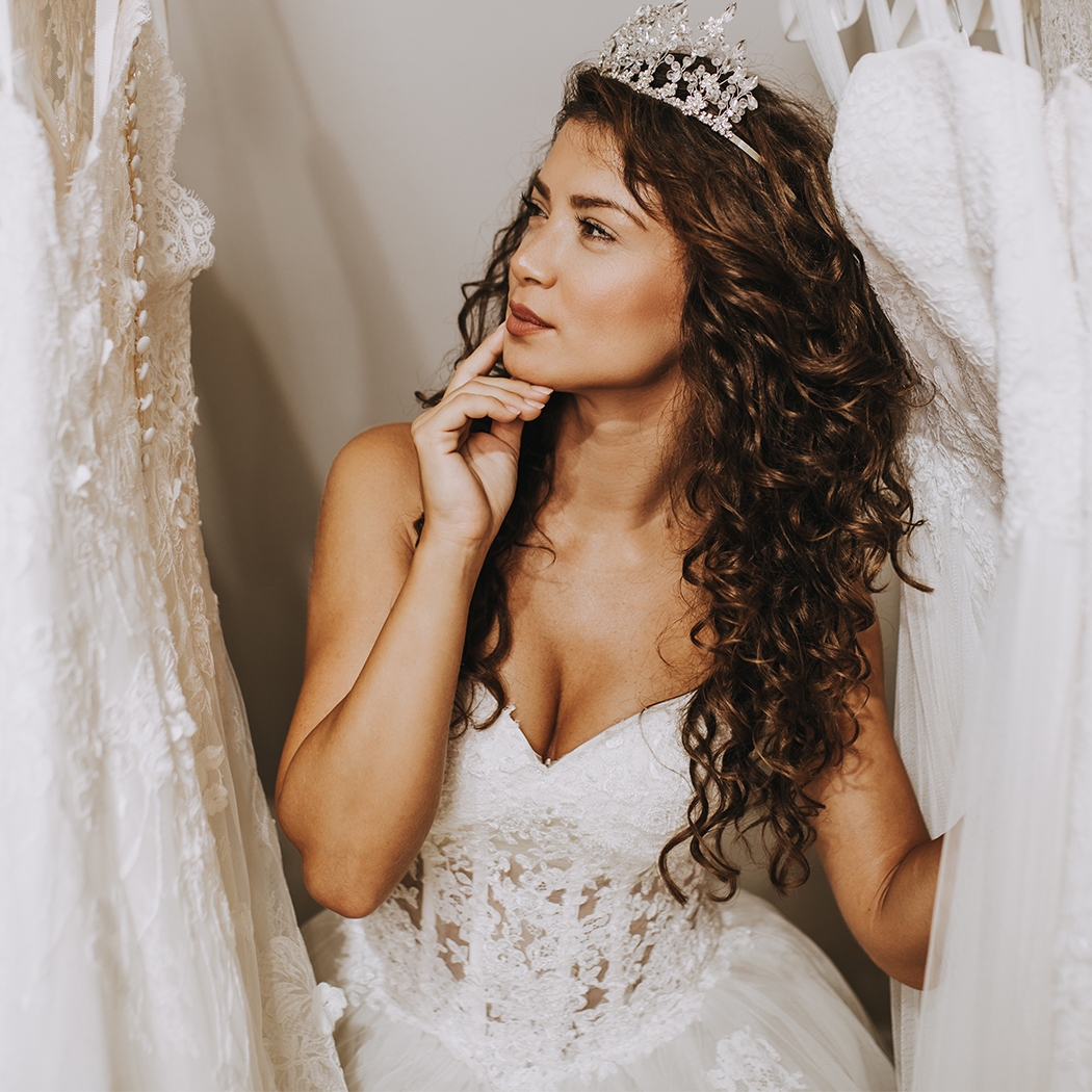 Najpiękniejsze suknie ślubne z sieciówek - zobacz ofertę znanych marek i wybierz kreację na ślub!